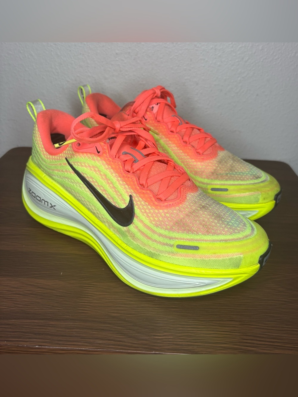 Women's Nike Vomero Plus (HV8154 800) Bright Mango Metallic Size 9